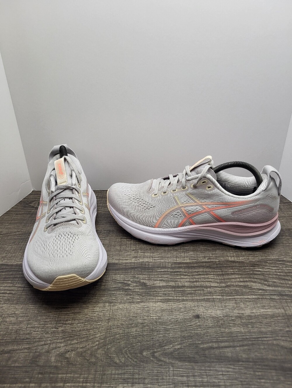 Asics Gel-Kayano 32 Gray Pink Athletic Running Shoes Sneakers Women's Size 9.5